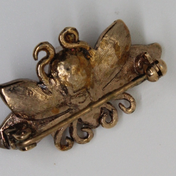 Vintage Liz Claiborne Rhinestone & Gloss Enamel with Faux Pearl bee brooch - Picture 3 of 4